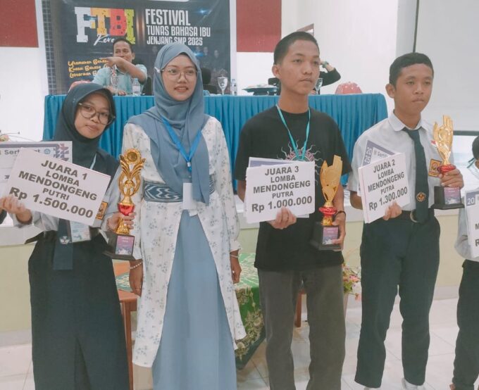 SMP Negeri 3 Kalukku Kembali Ukir Prestasi di Festival Tunas Bahasa Ibu